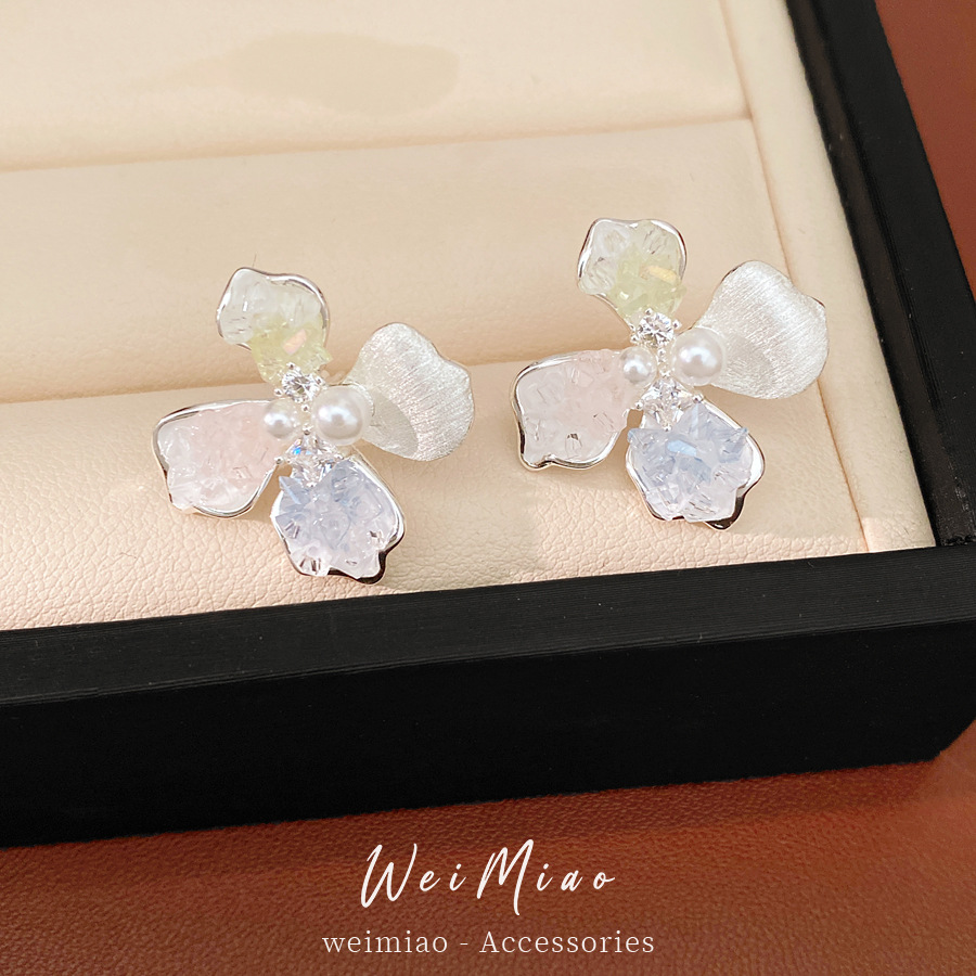 Agujas de plata, flores de perlas, aretes de perlas, viento dulce, aretes de temperamento fresco, aretes ligeros de lujo, aretes de alta calidad al por mayor. image 4