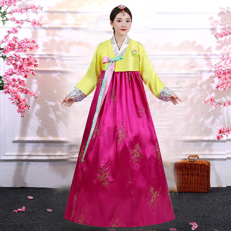 노란색 재킷 + 장미색 스커트 (칩 스타일)