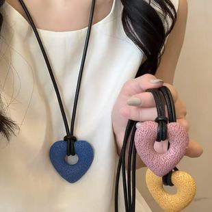 �n���������Ի�ɽʯ�U�մ�̖���ĺ�ɫƤ�K�L��insС�����së���