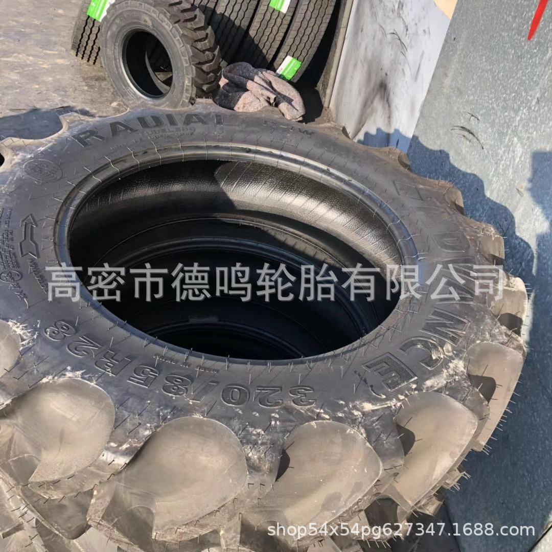 Neumático de espiga radial agrícola 320/85R28 neumático de tractor neumático de vacío puede ser equipado con neumático interior anillo de acero engrosamiento