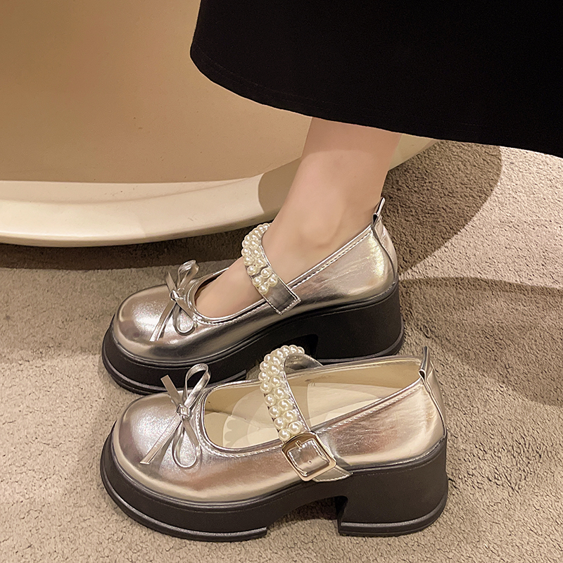 Japanese elegant Mary Jane shoes platform made of patent leather…