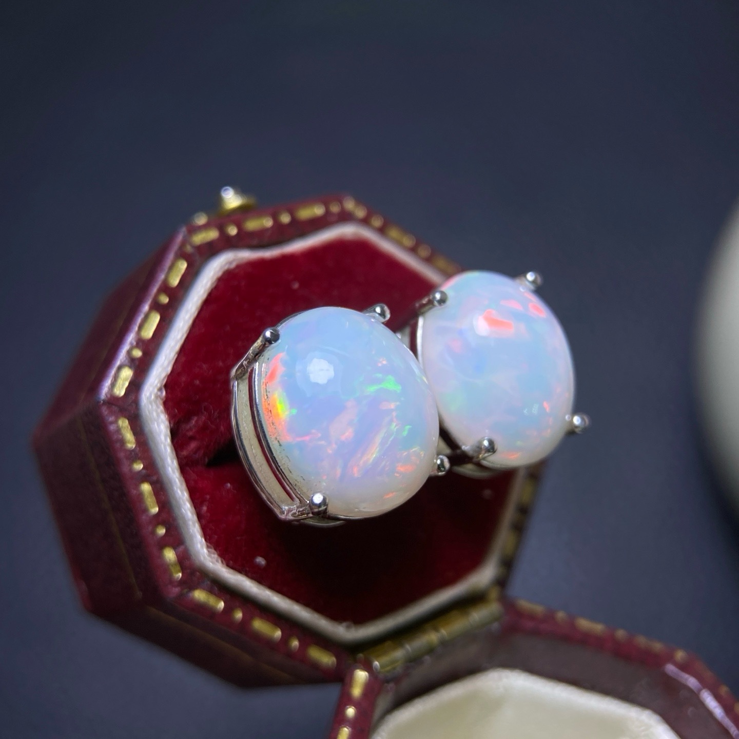 Natural super beautiful opal earrings with a main stone of 10*12mm, handcrafted with carefully selected materials, beautiful color, and good crystal quality