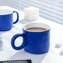 创意陶瓷马克杯大手把大容量办公咖啡情侣喝水杯子一对克莱因蓝