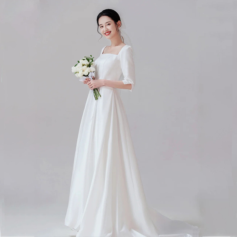 缎面轻婚纱方领长款2025新款简约修身结婚礼服旅拍登记领证轻婚纱