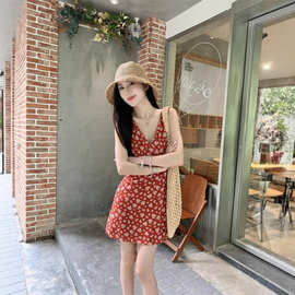 红色复古碎花吊带连衣裙女夏季新款茶系纯欲法式气质V领港风短裙