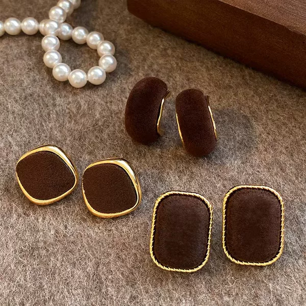 Retro Brown Square Velvet Earrings for Women 2026 New Hot Style Accessible Luxury High-End Earrings Niche Unique Earrings