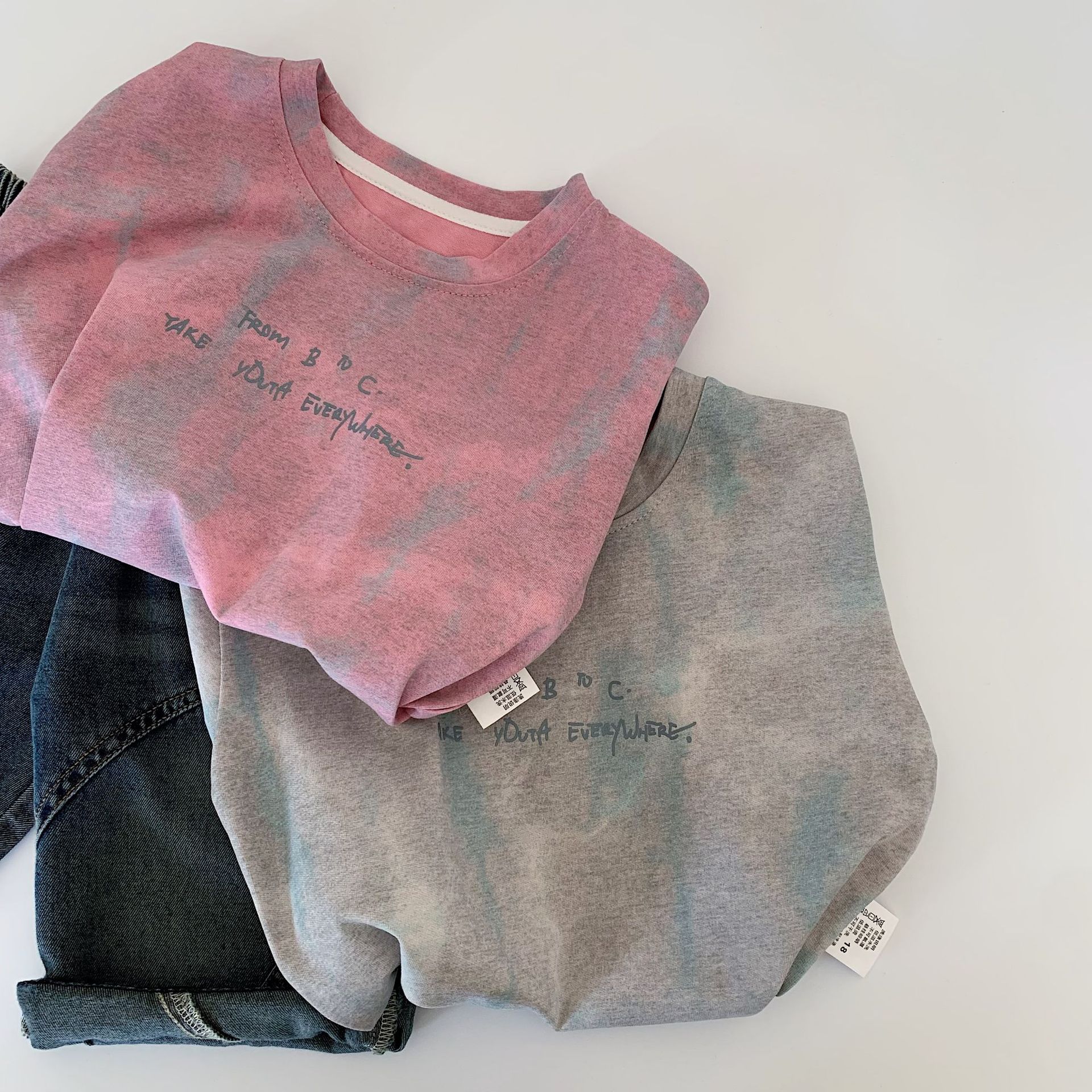 Camiseta de manga corta para niños Maibao 2025 nueva ropa de verano para niños, tops para niños, camisa de fondo para niños, tendencia al por mayor