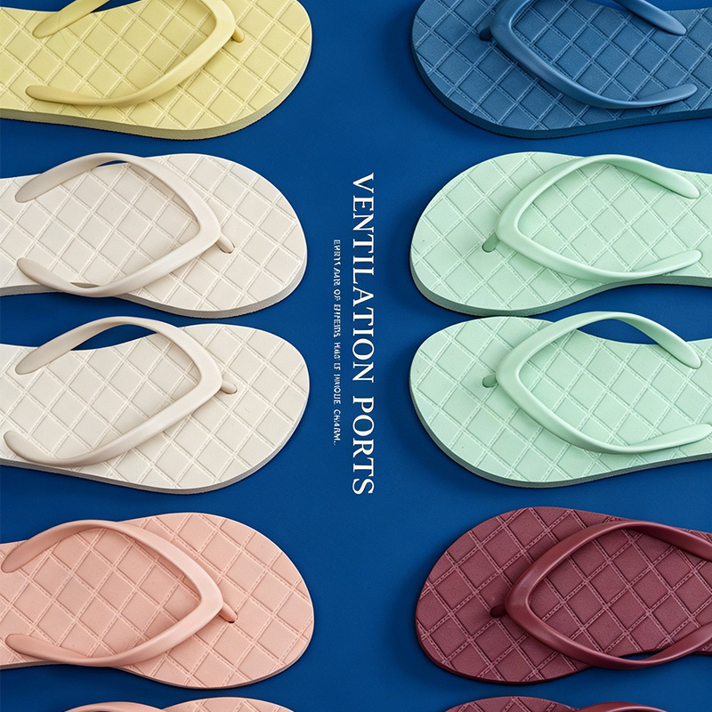 New style flip-flops with a comfortable feel, minimalist diamond pattern, soft sole, versatile for seaside and beach use New style flip-flops with a comfortable feel, minimalist diamond pattern, soft sole, versatile for seaside and beach use