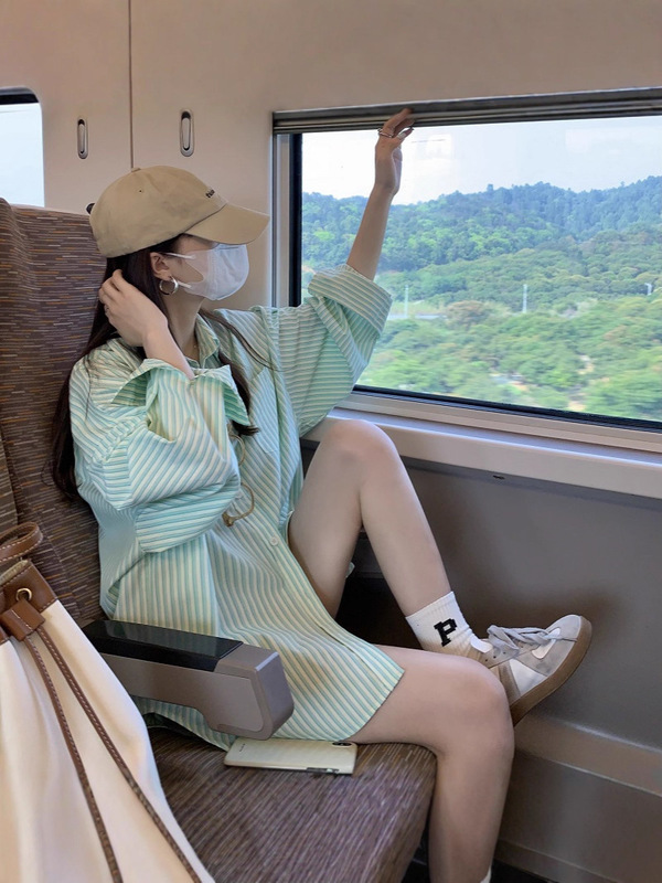 哥家商场同款女装2025秋季气质高级感绿色条纹宽松开衫长袖衬衣|undefined