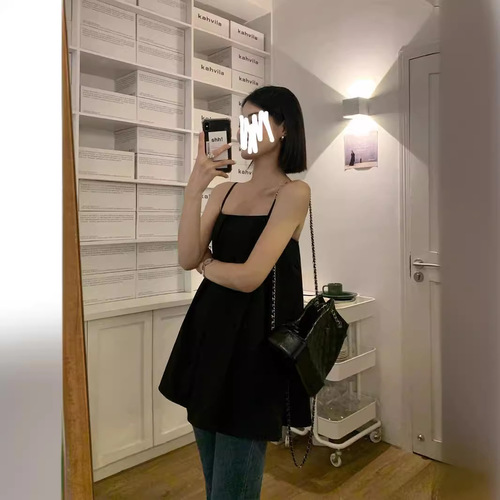 Camisole with shoulder straps, summer design, outerwear, Korean style, loose, mid-length, sleeveless, shoulder-revealing, women's fashion.