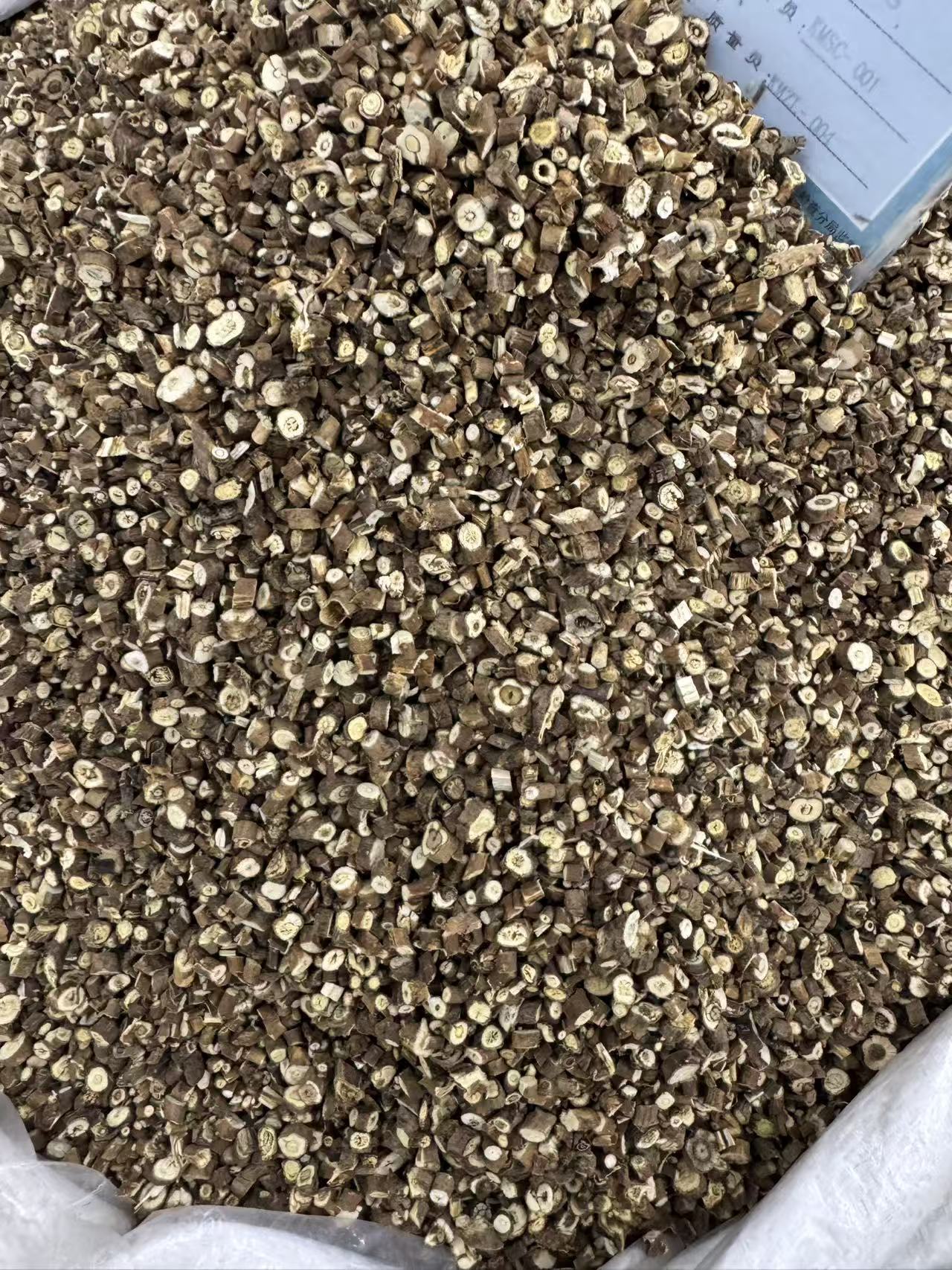 Premium Northern Bupleurum Chai Hu 1000g Dried Root Slices for Decoction and Culinary Use details