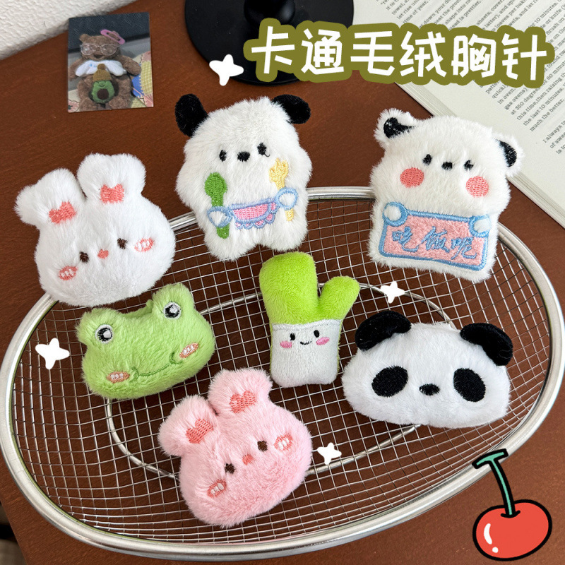 Animal de dibujos animados peluche broche suave lindo bolsas de ropa broche de niña corazón DIY accesorios colgantes de muñeca