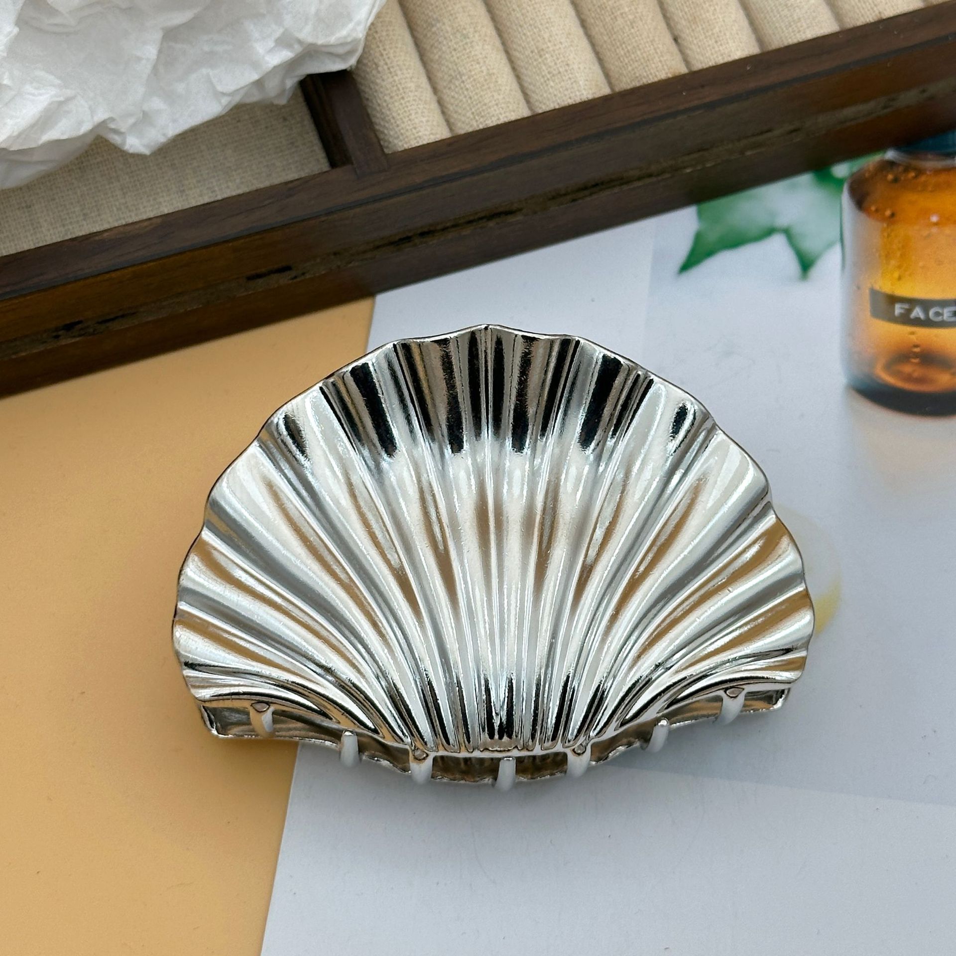 国境を越えた貝殻ヘアピン金属後頭部クリップ欧米風環境保護ヘアピン個性ネット紅風頭飾りサメクリップ