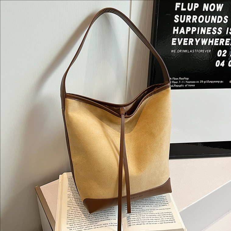 2025 nuevo bolso de brazo de gran capacidad retro bolso de cubo de peluche bolso de hombro simple bolso de moda