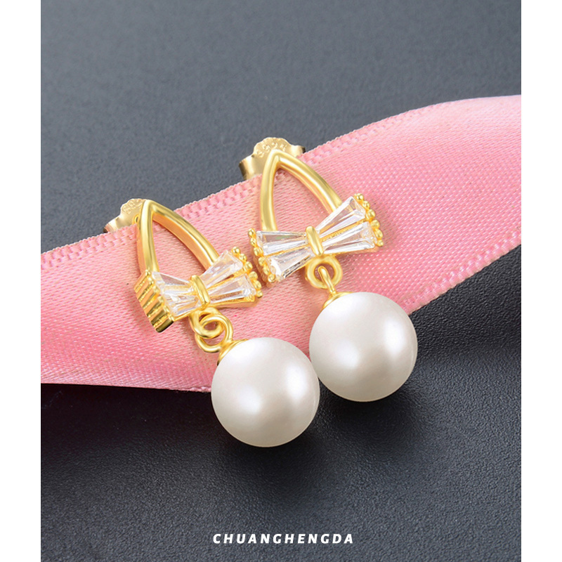 S925 plata esterlina perla arco pendientes ligero lujo temperamento de moda pendientes cortos 2022 nuevos pendientes de moda al por mayor