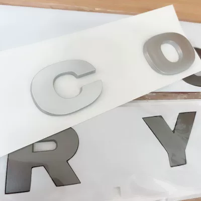 Car logo – Discovery 4 rear car sticker