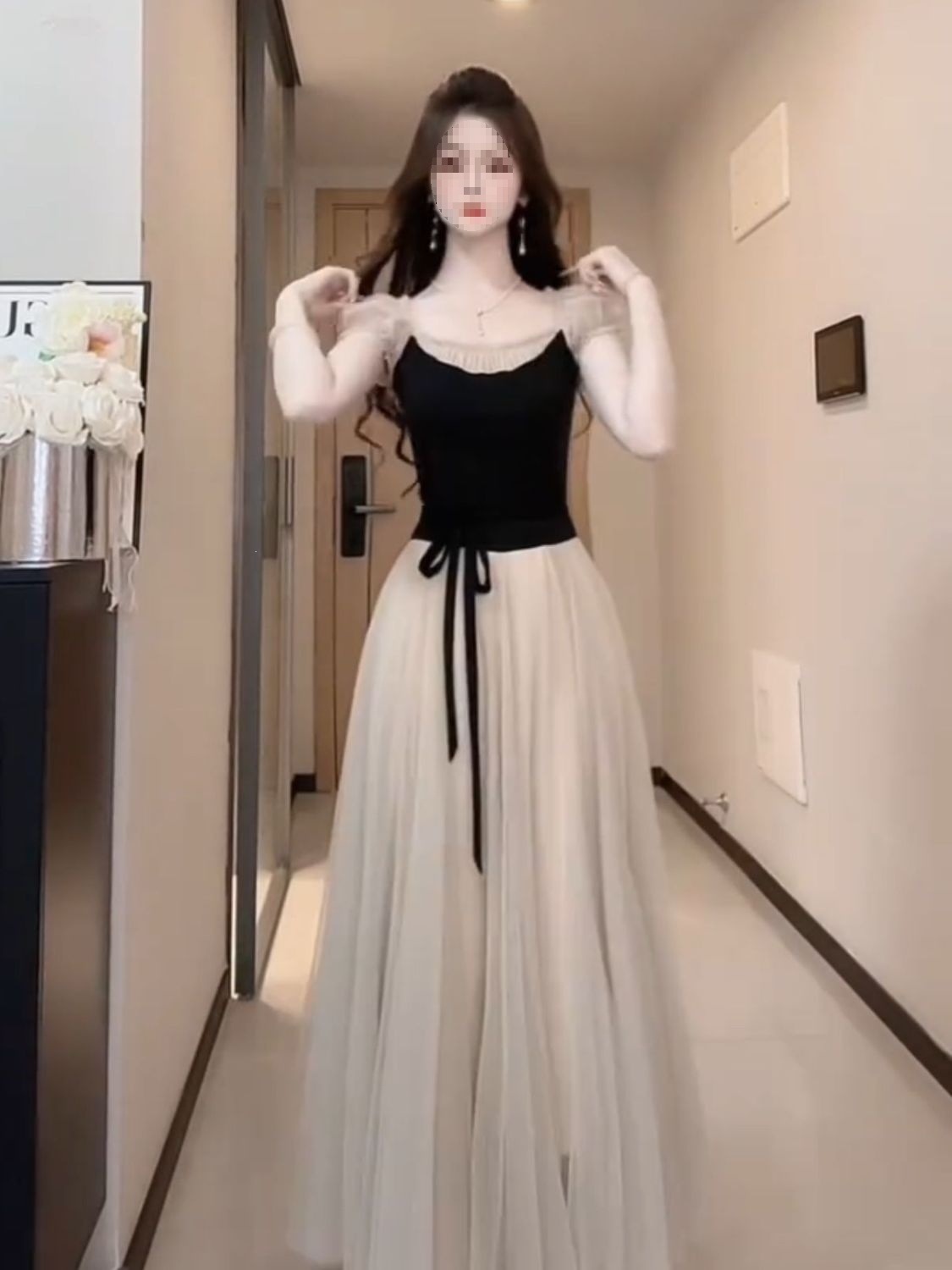 Đầm maxi nữ cổ vuông tay ngắn phong cách Pháp, thiết kế chắp vá thanh lịch, dáng suông nhẹ thắt eo — Đánh vần màu đen chi tiết 8