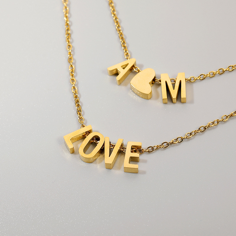 Simple 26 Lettres Anglaises Titane Acier Brillant Coeur Pendentif Clavicule Chaîne Femme display picture 1