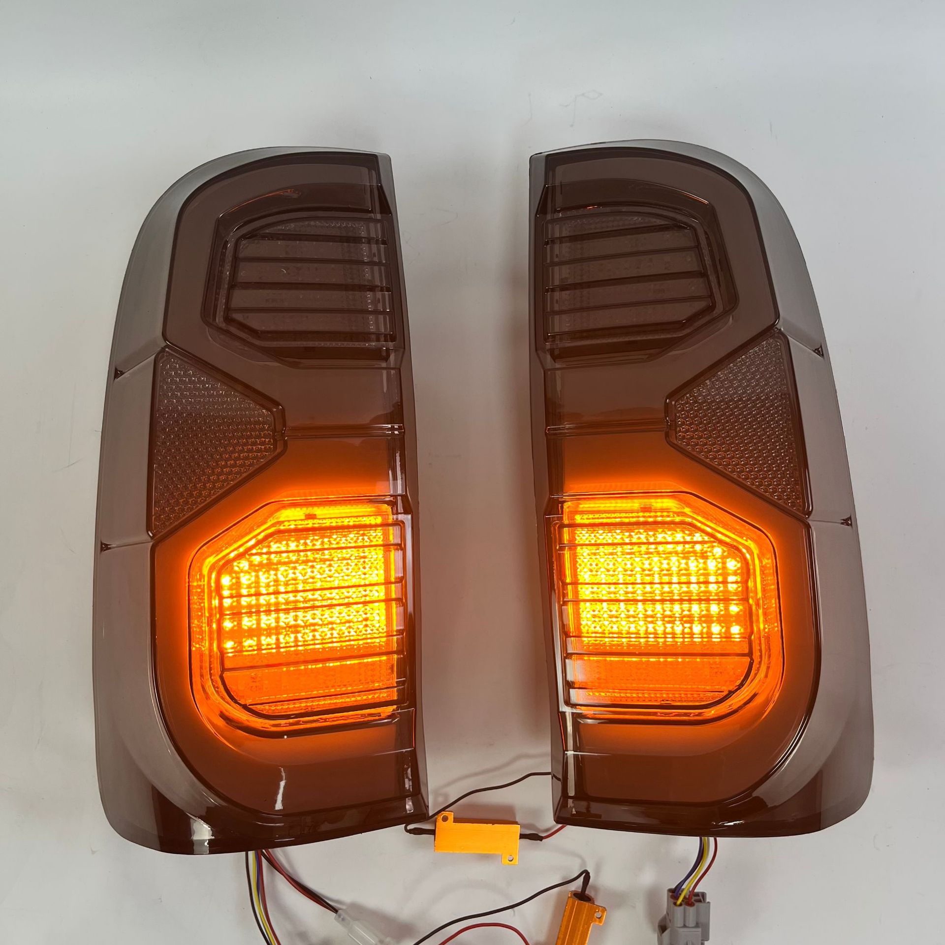 Suitable for 04-15 years Hellux Vigo tail light HILUX VIGO modified LED tail light LED warning light