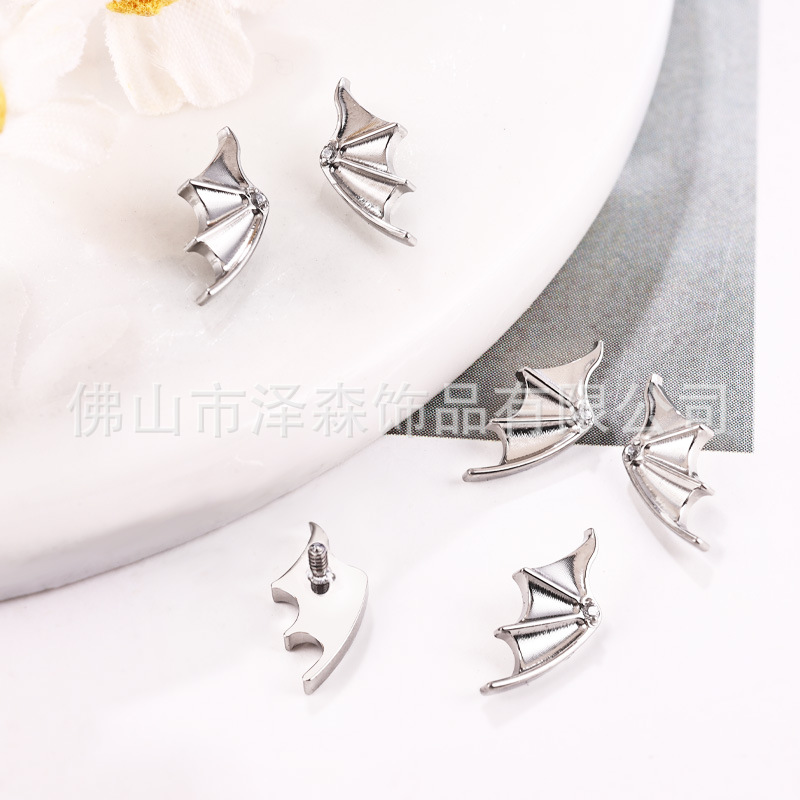 Silver pointed spike labret stud material detail