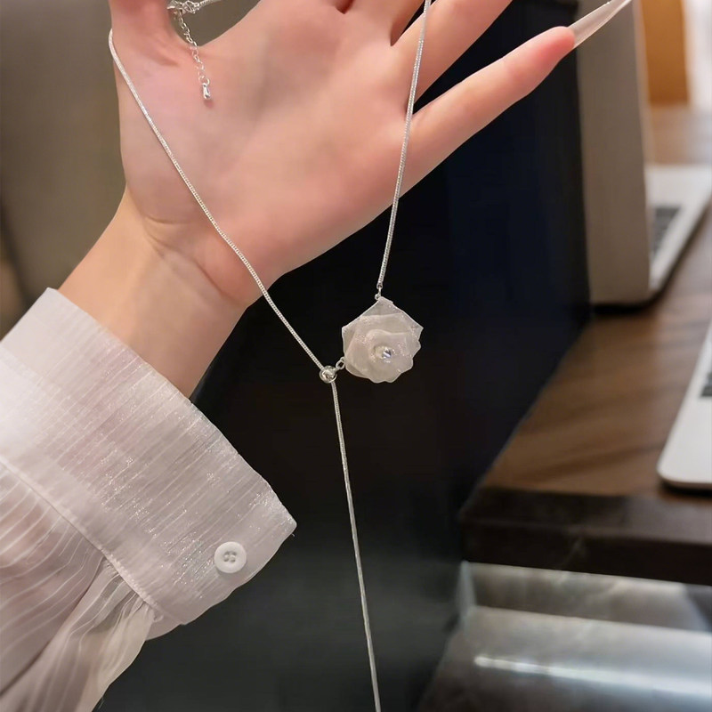 Korean-Style Sparkling Rhinestone Mesh Camellia Flower Necklace for Women 2026 New Model High-End Light Luxury Niche Clavicle Chain Accessory Korean-Style Sparkling Rhinestone Mesh Camellia Flower Necklace for Women 2026 New Model High-End Light Luxury Niche Clavicle Chain Accessory