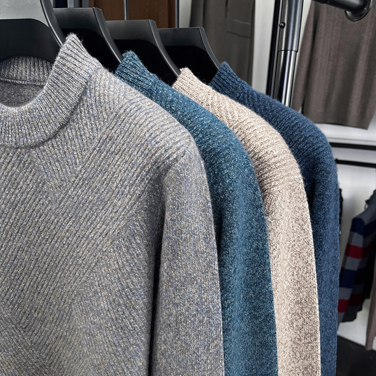 Barra vertical inclinada nuevo suéter de hombre con cuello de media altura jacquard invierno calentamiento camiseta de punto simple casual