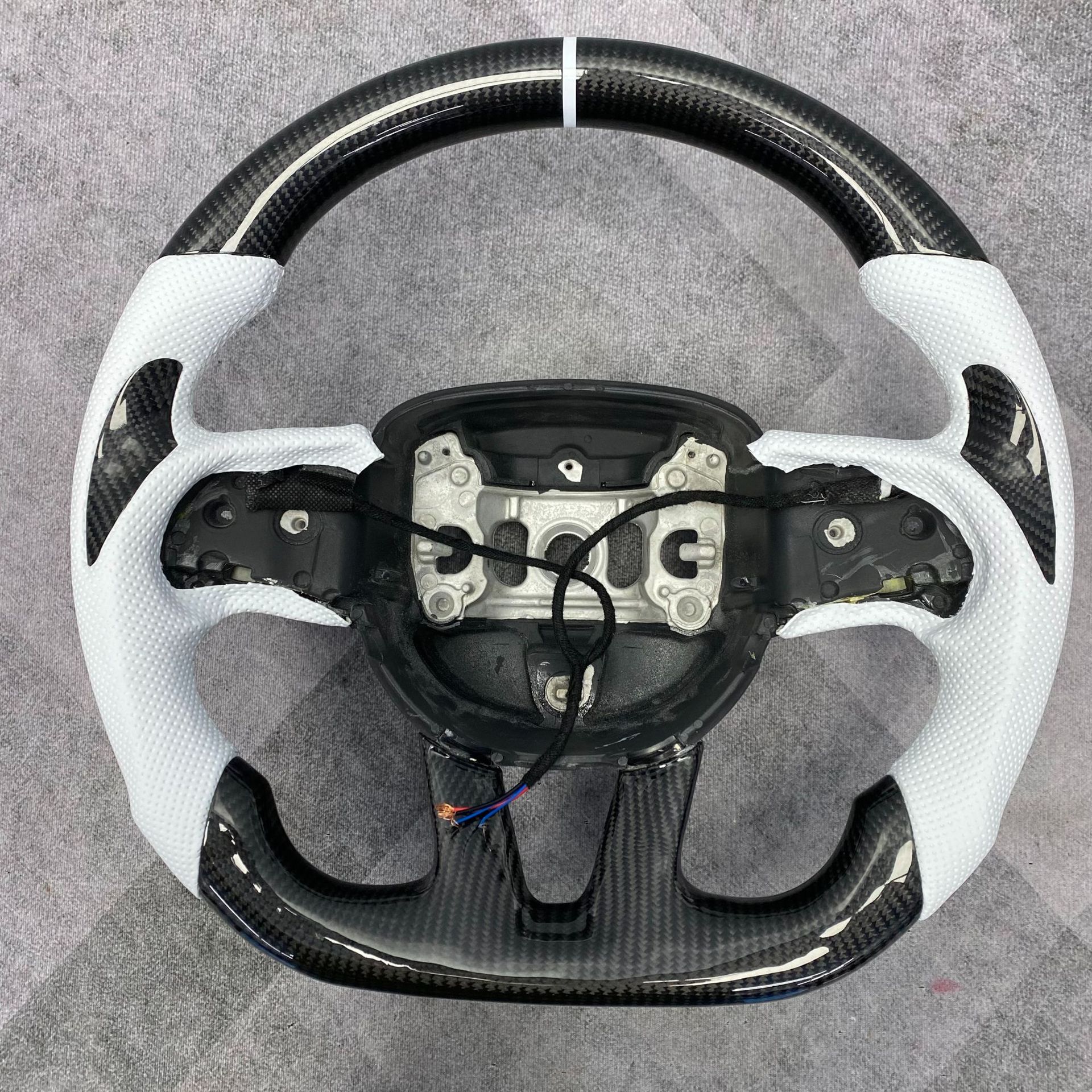 Customized Carbon Fiber Steering Wheel Suitable for Dodge Challenger Srt Dodge Hellcat Charger Modified with Led Lights