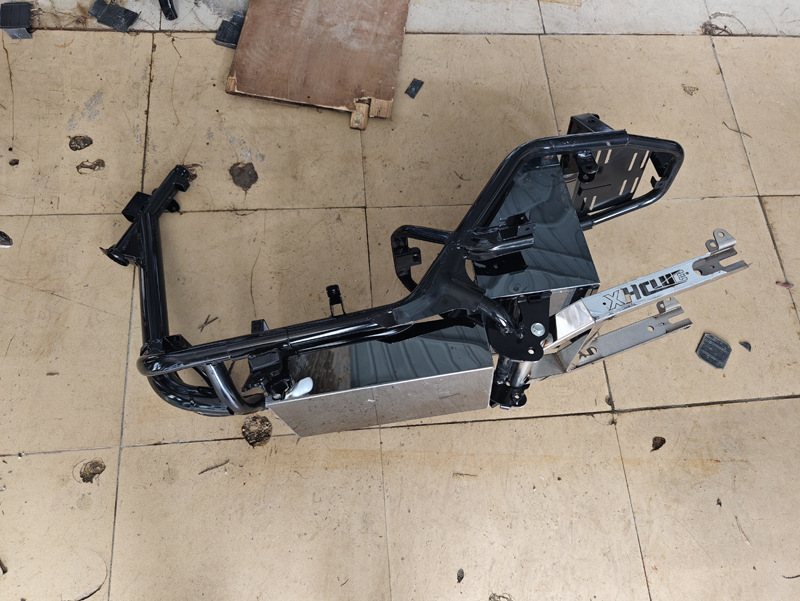 Electric motorcycle tortoise five little turtle king double extended frame to maximize the one-piece warehouse split warehouse with stainless steel flat fork in stock