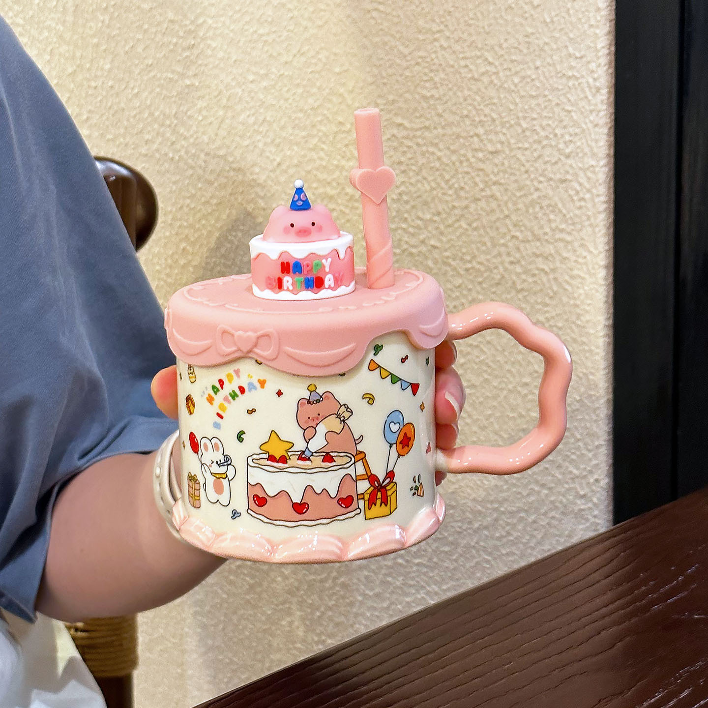 Bonita tarta de cumpleaños de dibujos animados marca taza de agua potable casera taza de paja de oficina de alta cara de taza de cerámica para niñas