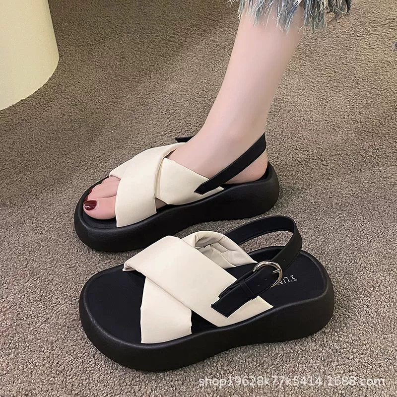 Женские сандалии на толстой подошве с перекрестными ремешками, новинка лета 2024, модная универсальная повседневная римская обувь с одной линией и пряжкой
