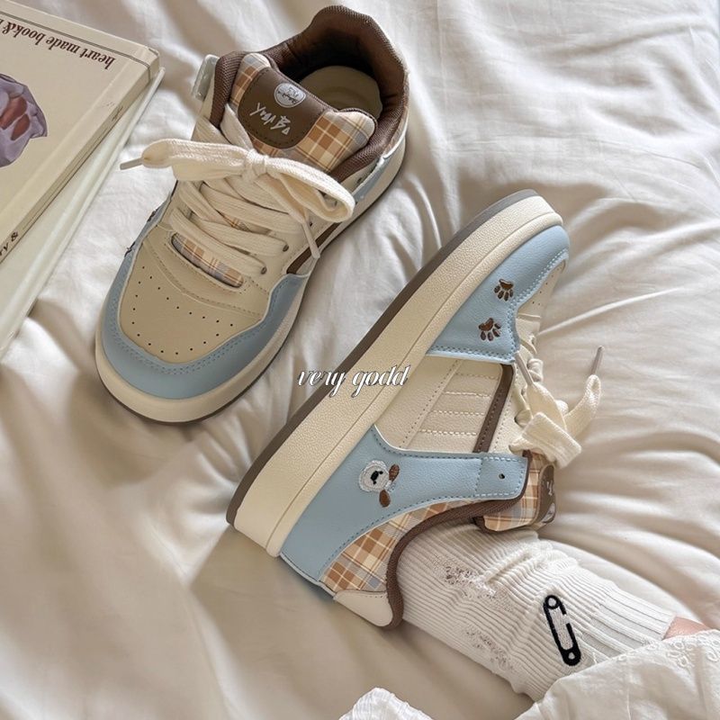 网红厚底面包小白鞋女2025秋季新款chic小众设计休闲学生运动板鞋