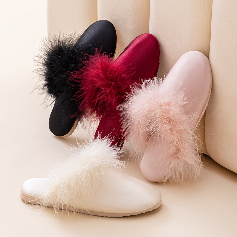 2025 Korean Version of the New Four-Season Flat-Soled Furry Slippers for Outdoor Wear, Fashionable Sandals, Feather Slip-Ons, and Matching Shoes for Morning Robes 2025 Korean Version of the New Four-Season Flat-Soled Furry Slippers for Outdoor Wear, Fashionable Sandals, Feather Slip-Ons, and Matching Shoes for Morning Robes