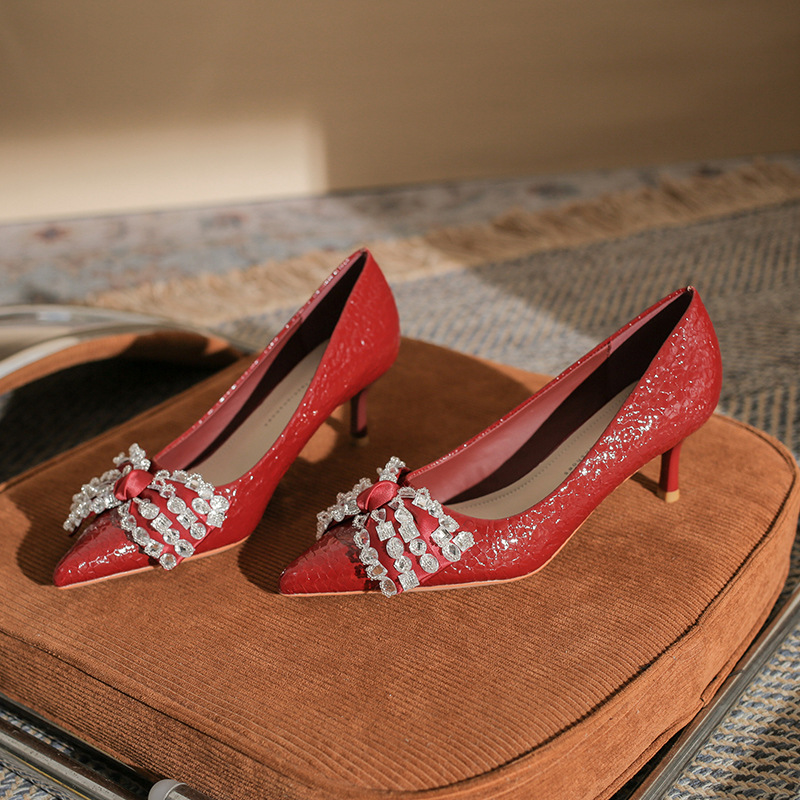 6310 Nischendesign spitze hochhackige Schuhe 2024 Frühjahr neue Western-Stil Wasser Diamant Schmetterling Knoten feine Folgeschuhe_voghion.com