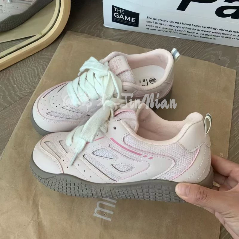 Простая мода маленькая белая обувь 2024 летом новая дышащая сетка с толстой подошной круглой головкой женская обувь повседневная немецкая обувь