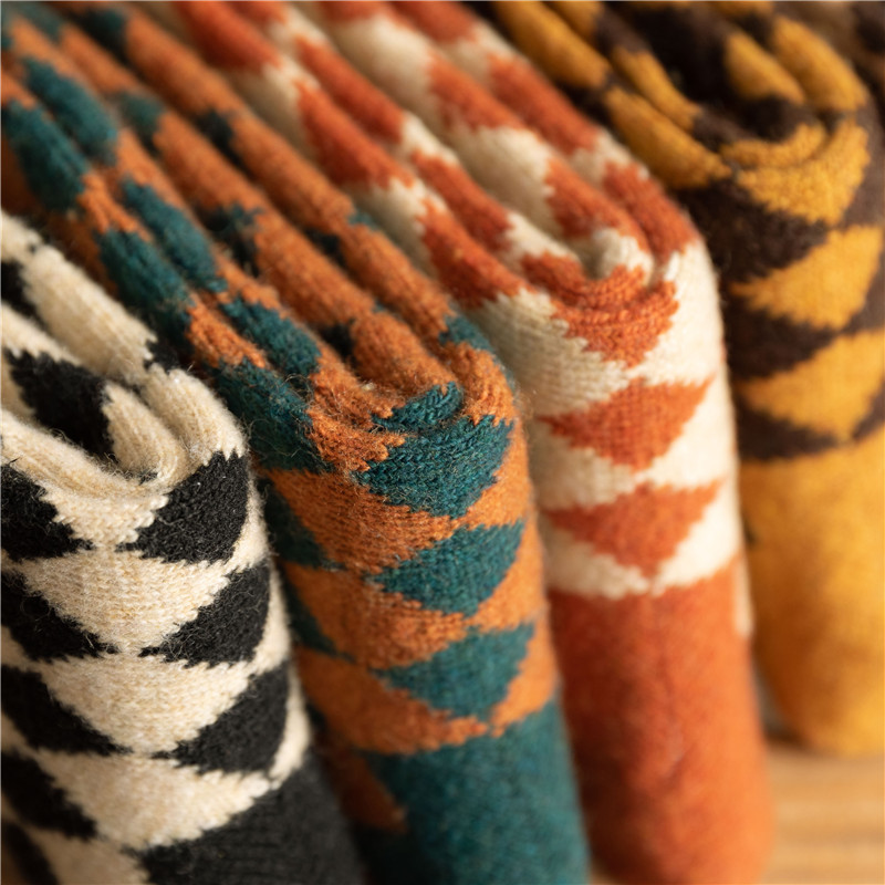 Autumn Winter Thickened and Warm Wool ins Trendy British Academy Style Diamond Plaid Women's Socks_voghion.com