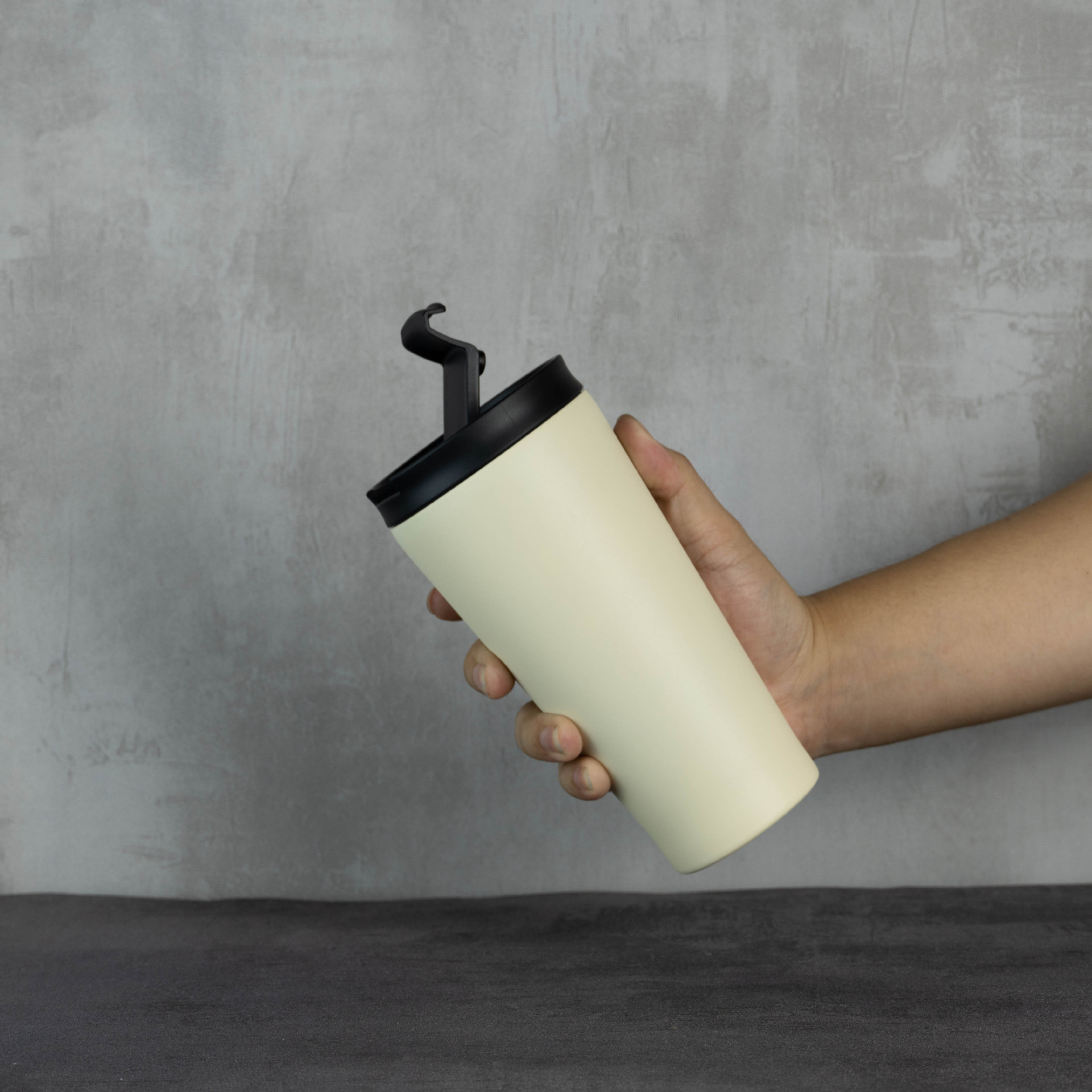 Nueva taza de café de acero inoxidable taza de vacío de doble capa 304 taza de paja de doble tapa portátil taza sellada al por mayor