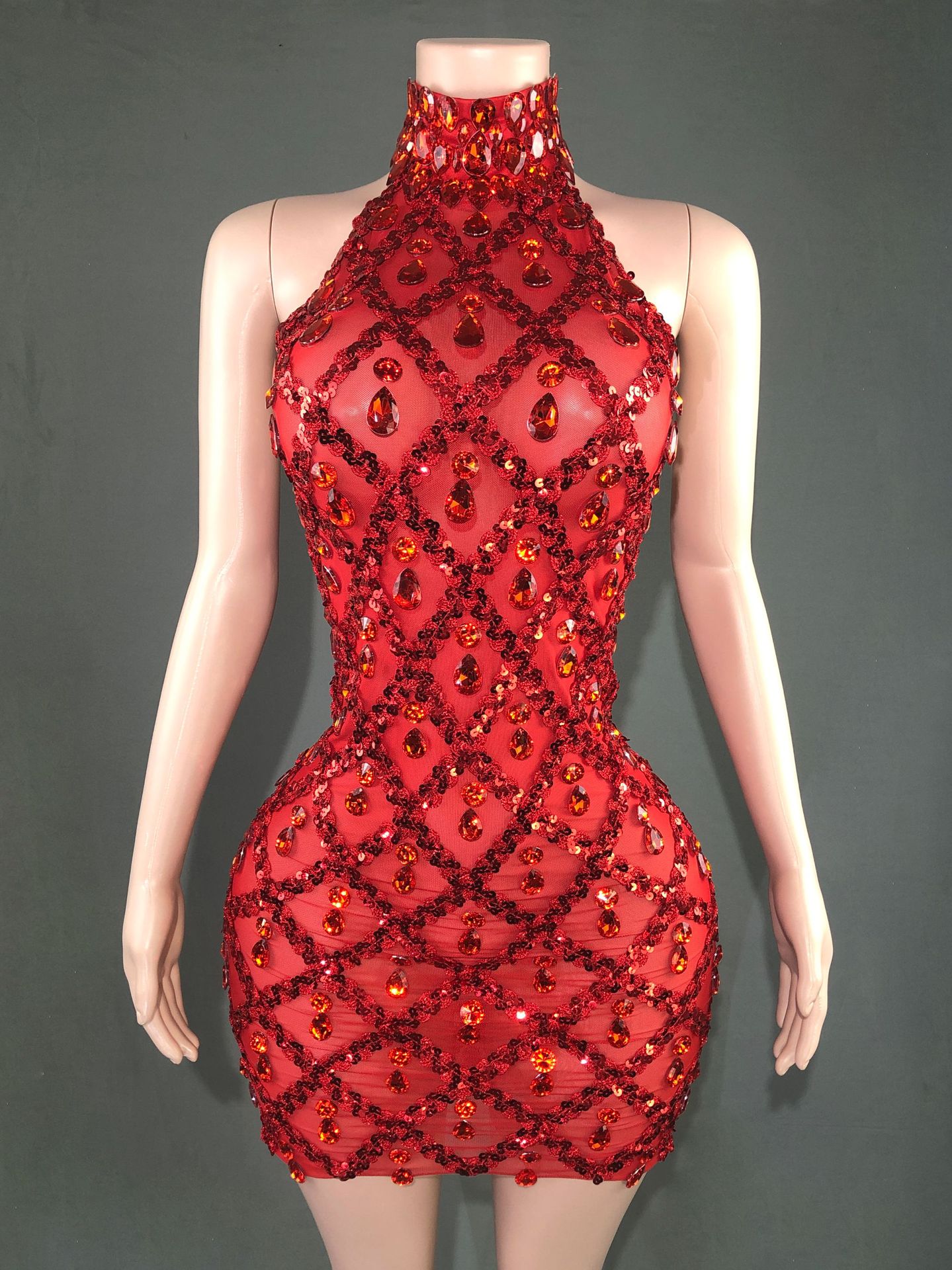 Темно-красный