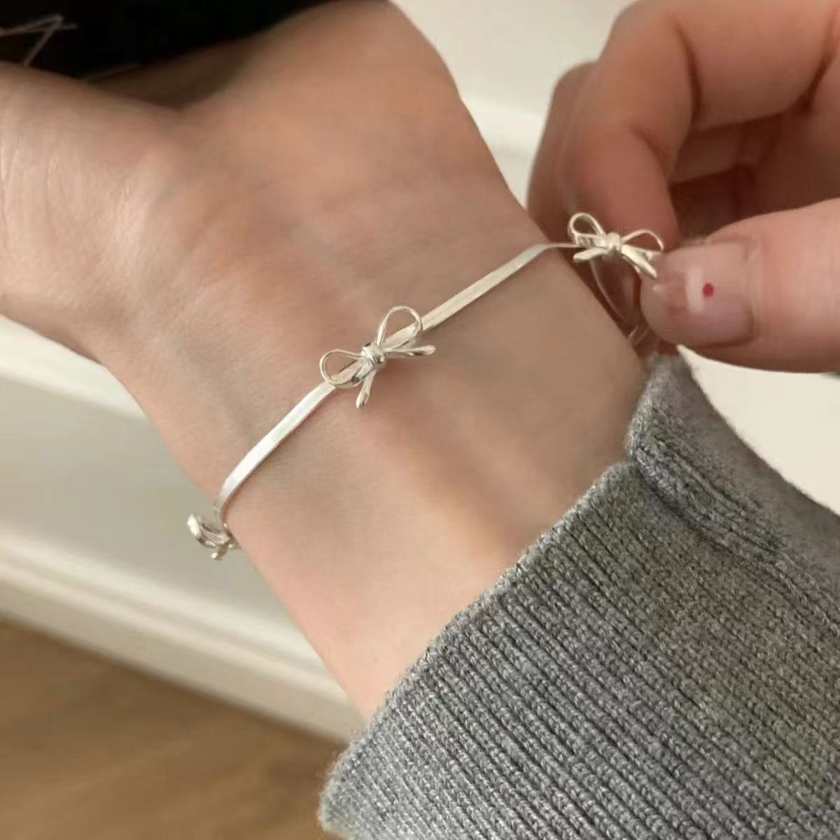 Chinese Valentine's Day Gift Normcore Style Silver Bow Snake Bone Bracelet for Women Accessible Luxury Niche High-End Elegant Bracelet for Students