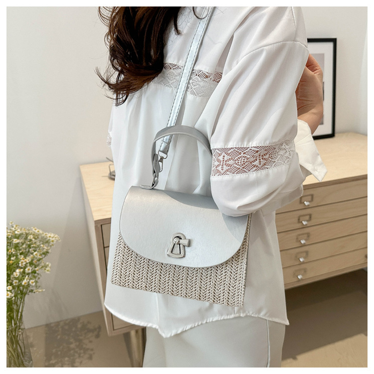 Color-Blocking-Hand-gehaltenes kleines Quadrat für Frauen 2024 neue Sommer koreanische Version modische Lock Gras gewebt lässig_voghion.com