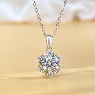 S925 Sterling Silver Romantic Snowflake Moissanite One Carat Necklace Women's Fashion Simple Live Broadcast Manufacturer Supply Silver Diamond