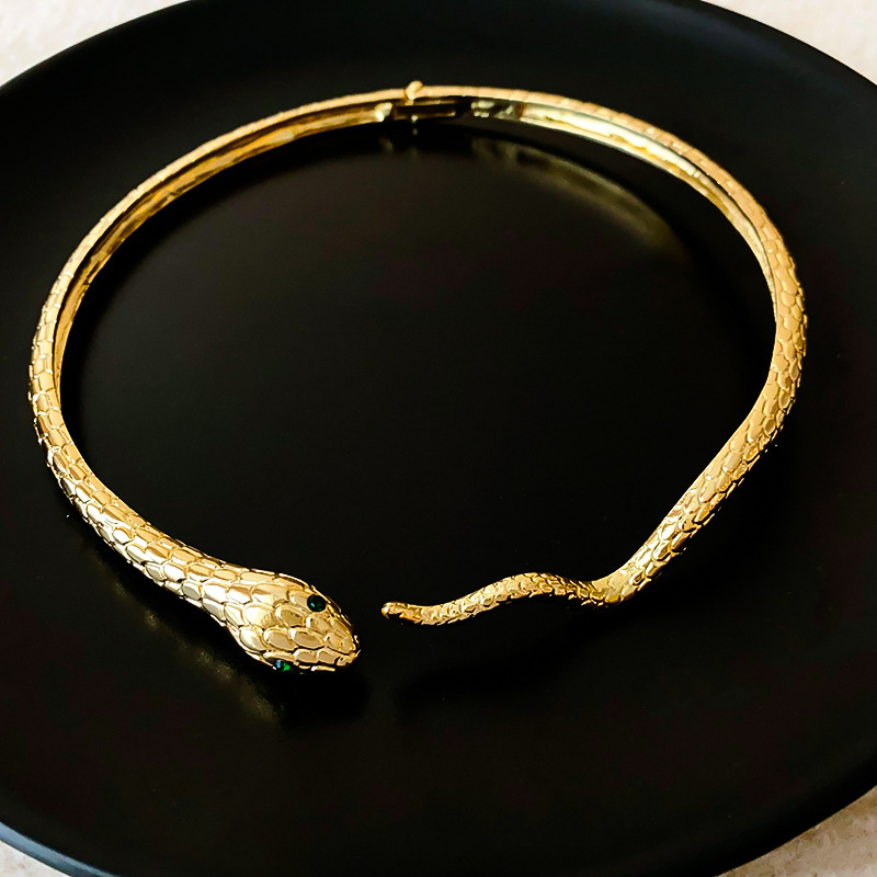 Brazalete transfronterizo de collar de serpiente enrollado con diamantes de alta calidad, diseño de cadena de clavícula atmosférica europea y americana, collar de temperamento de sentido femenino