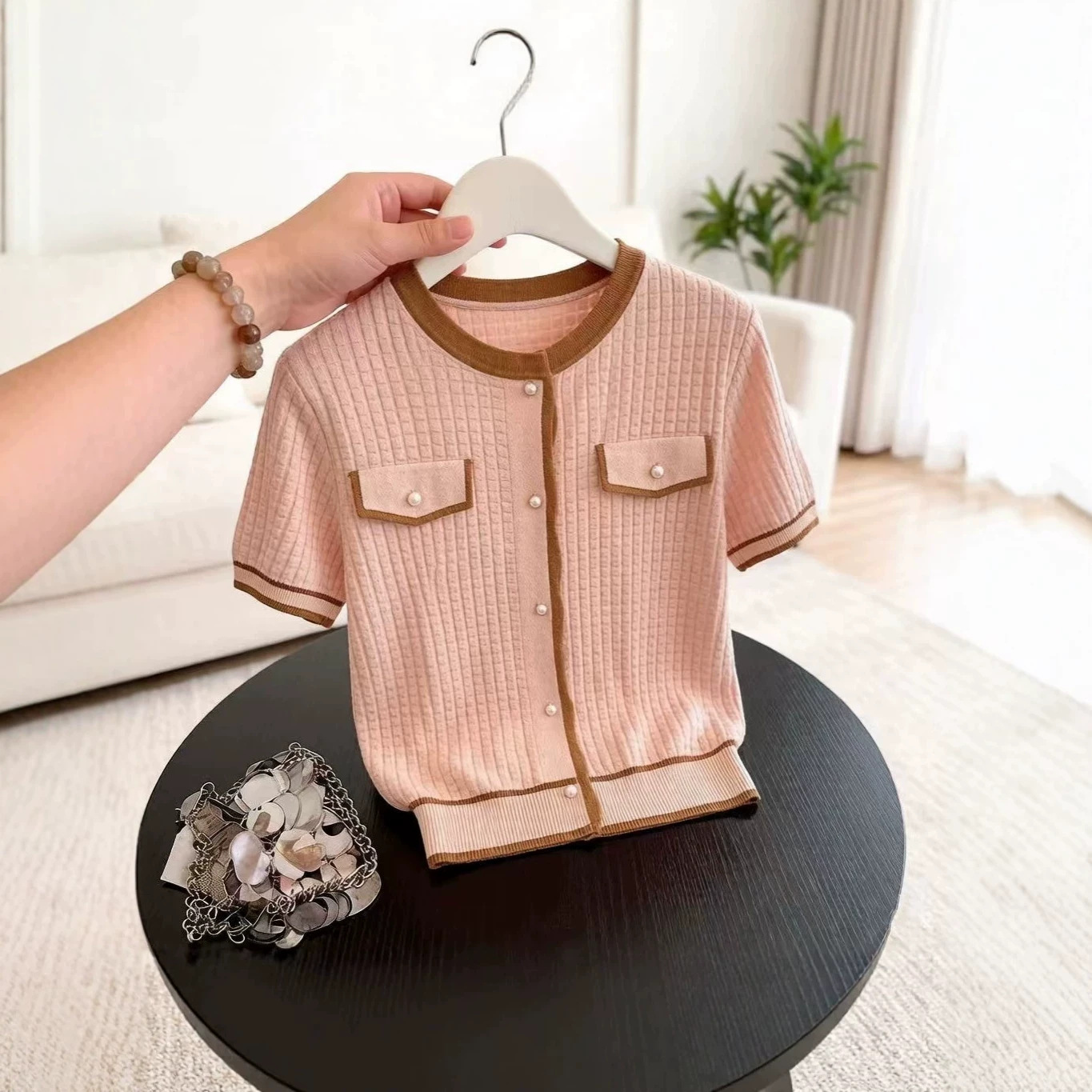 Áo thun cổ tròn dệt kim lụa băng tay ngắn mỏng phong cách tiểu thơ — màu xanh lá cây nhạt chi tiết 2