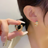 Retro fashionable design earrings, simple and elegant design