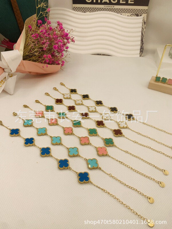 Fanjia double-sided Clover bracelet factory direct simple jewelry internet celebrity same titanium steel material 18K gold