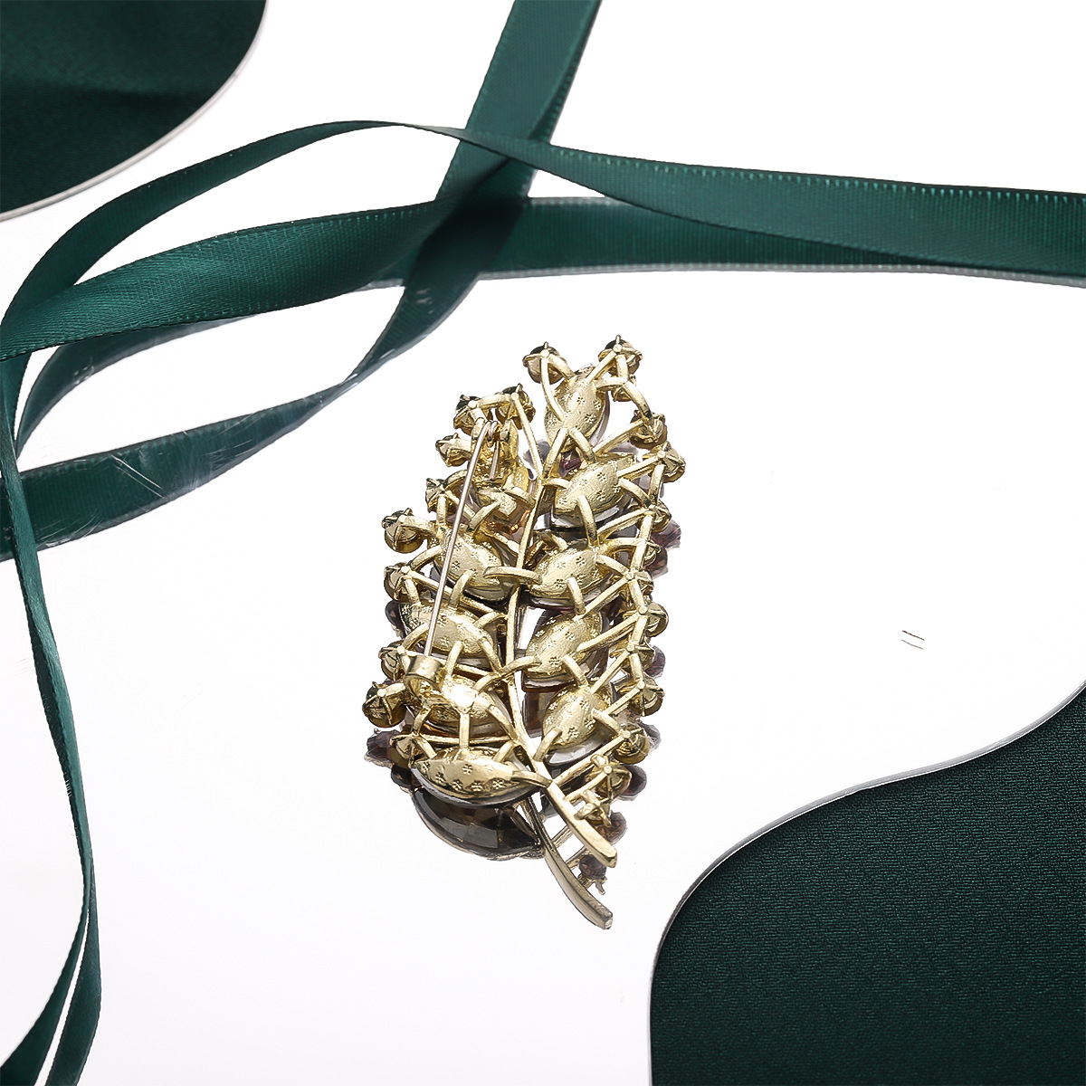Vintage Crystal Leaf Brooch For Women Elegant Suit Accessory_voghion.com