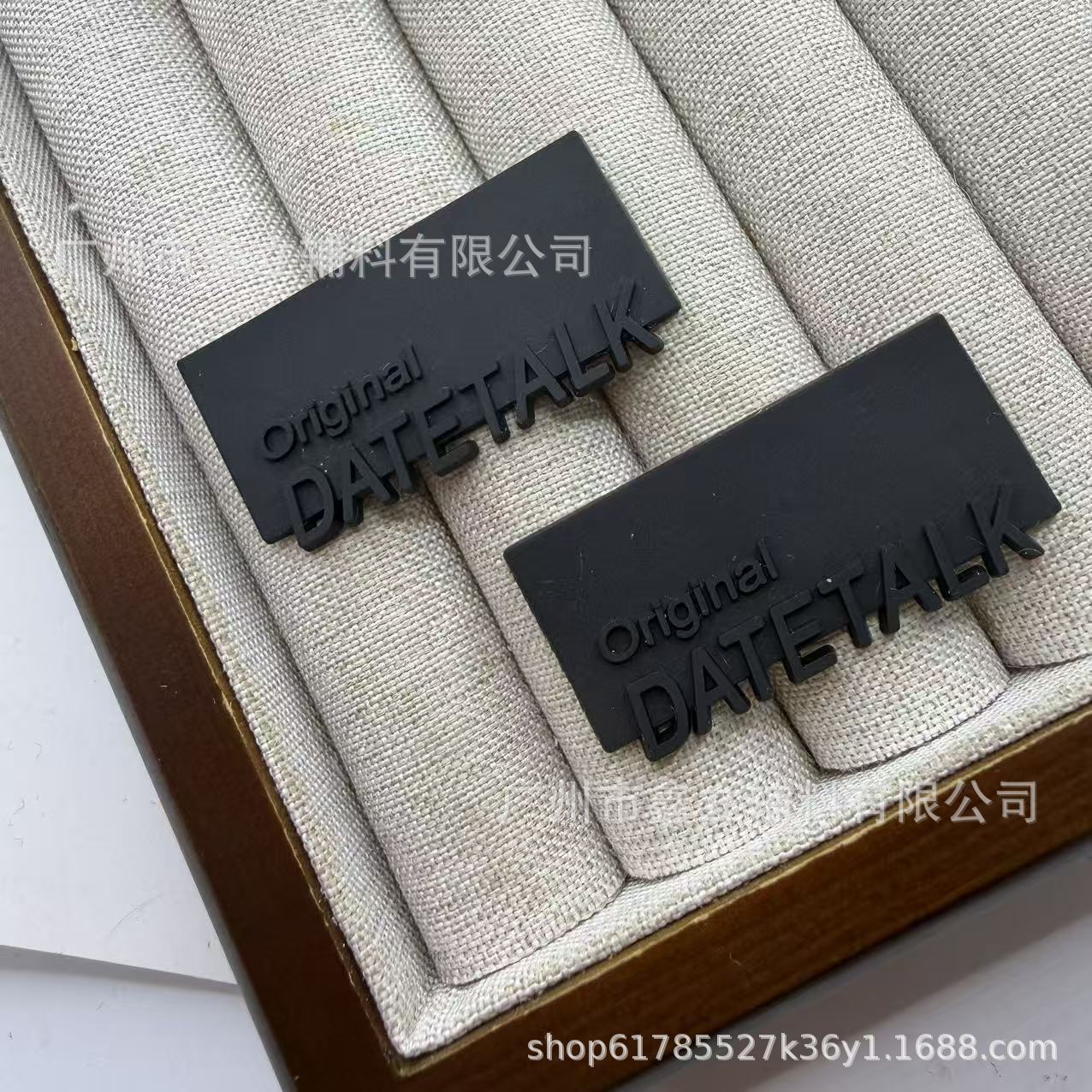 手工钉珠粘贴双锦织唛服装羽绒服外套针织衫毛衣皮草大衣饰品辅料