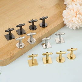 项链;胸针;耳环