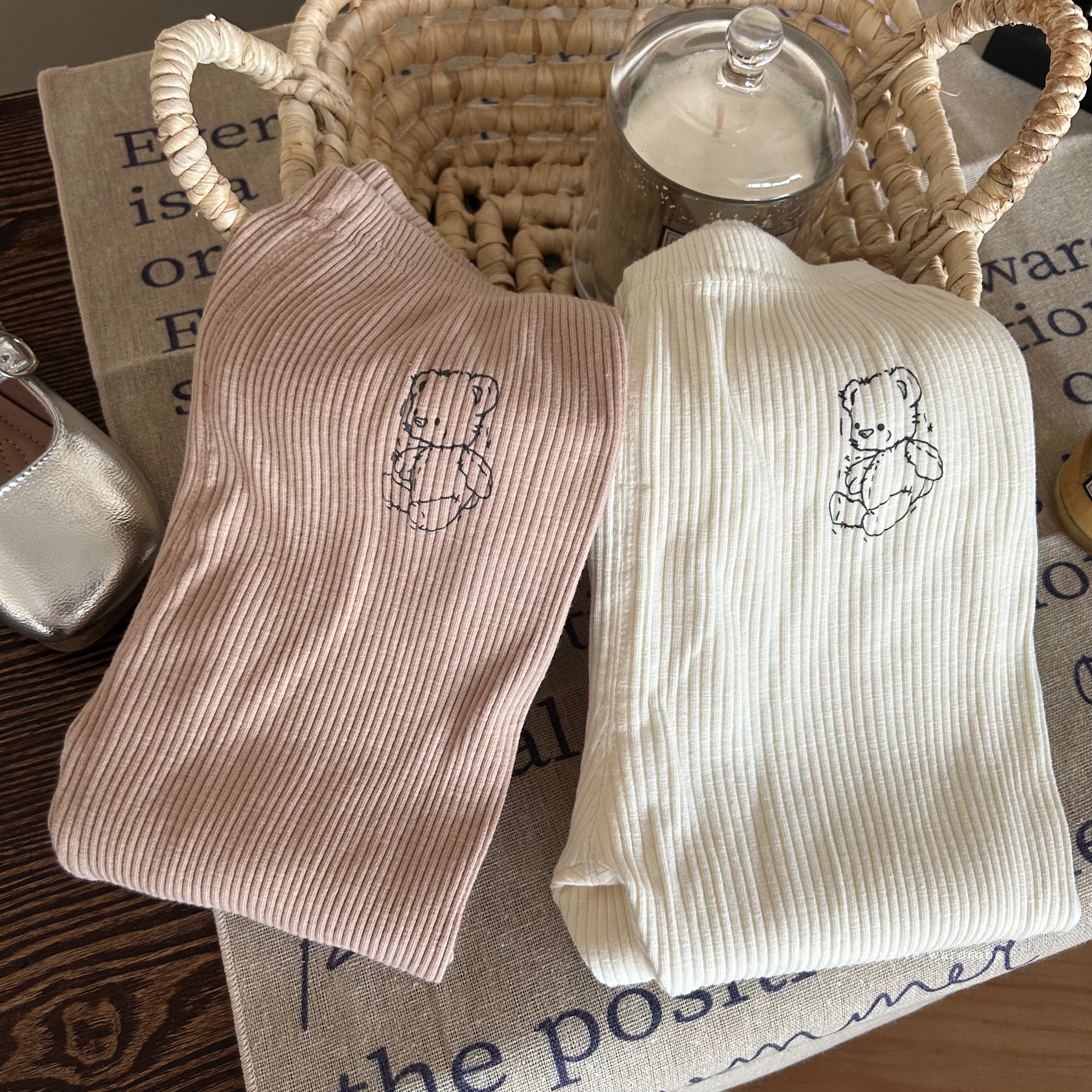 Korean children's clothing 2024 new spring girls' bear leggings stylish baby girls' versatile elastic pants for wearing trendy