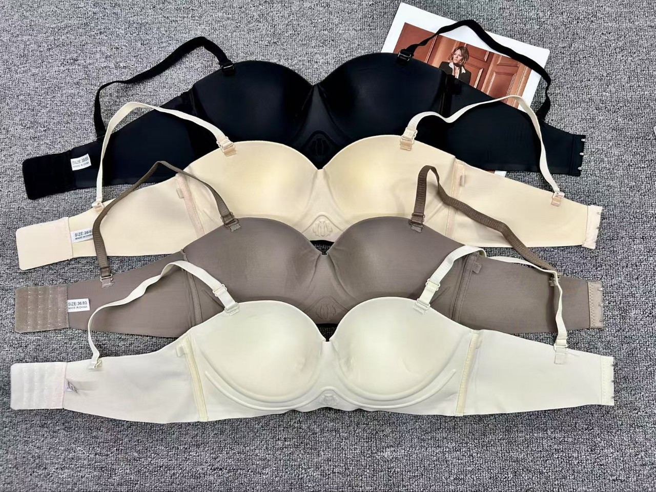 Simple lisa antideslizante sin cinturón de hombro ropa interior pequeño pecho grande reúne soporte de pecho secundario sexy espalda sin marcas sujetador