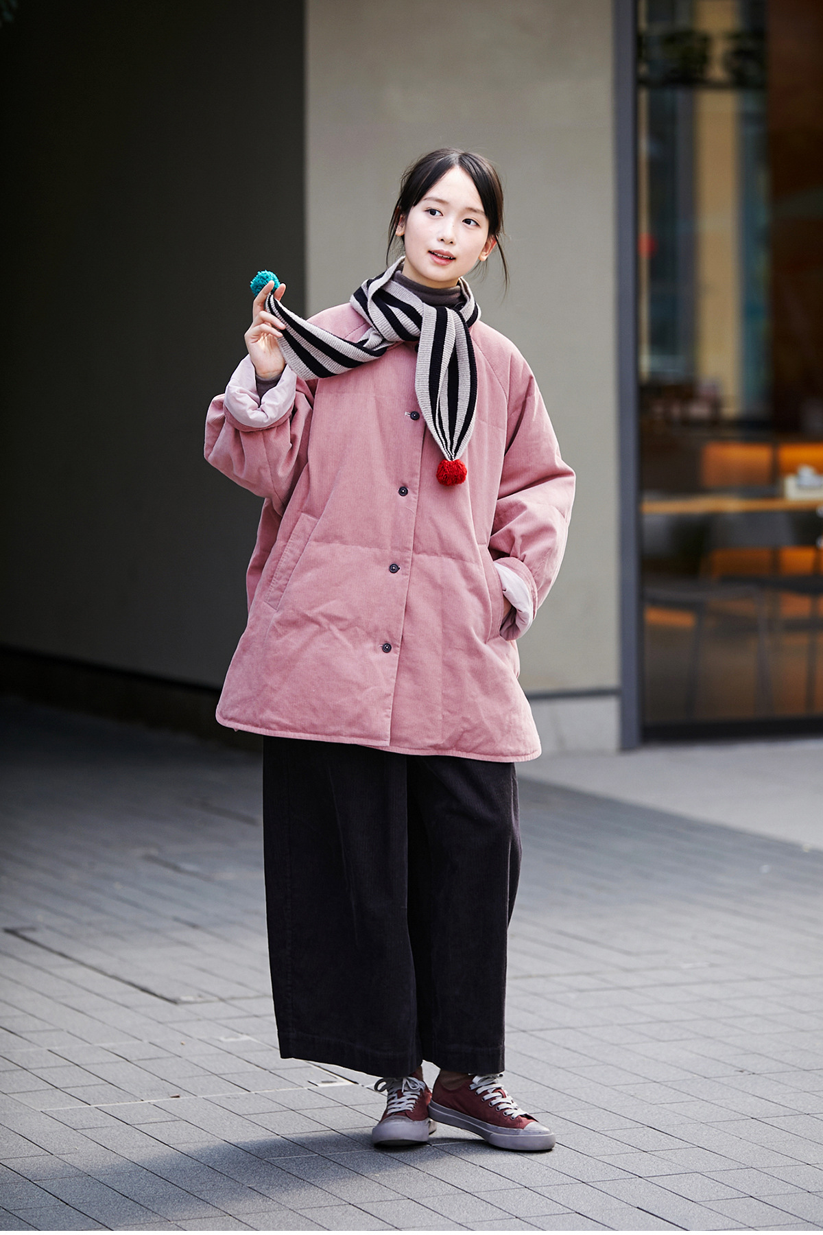 桜ピンクの暖かなゆったり襟付きシャツ型ダウンジャケット NoZen